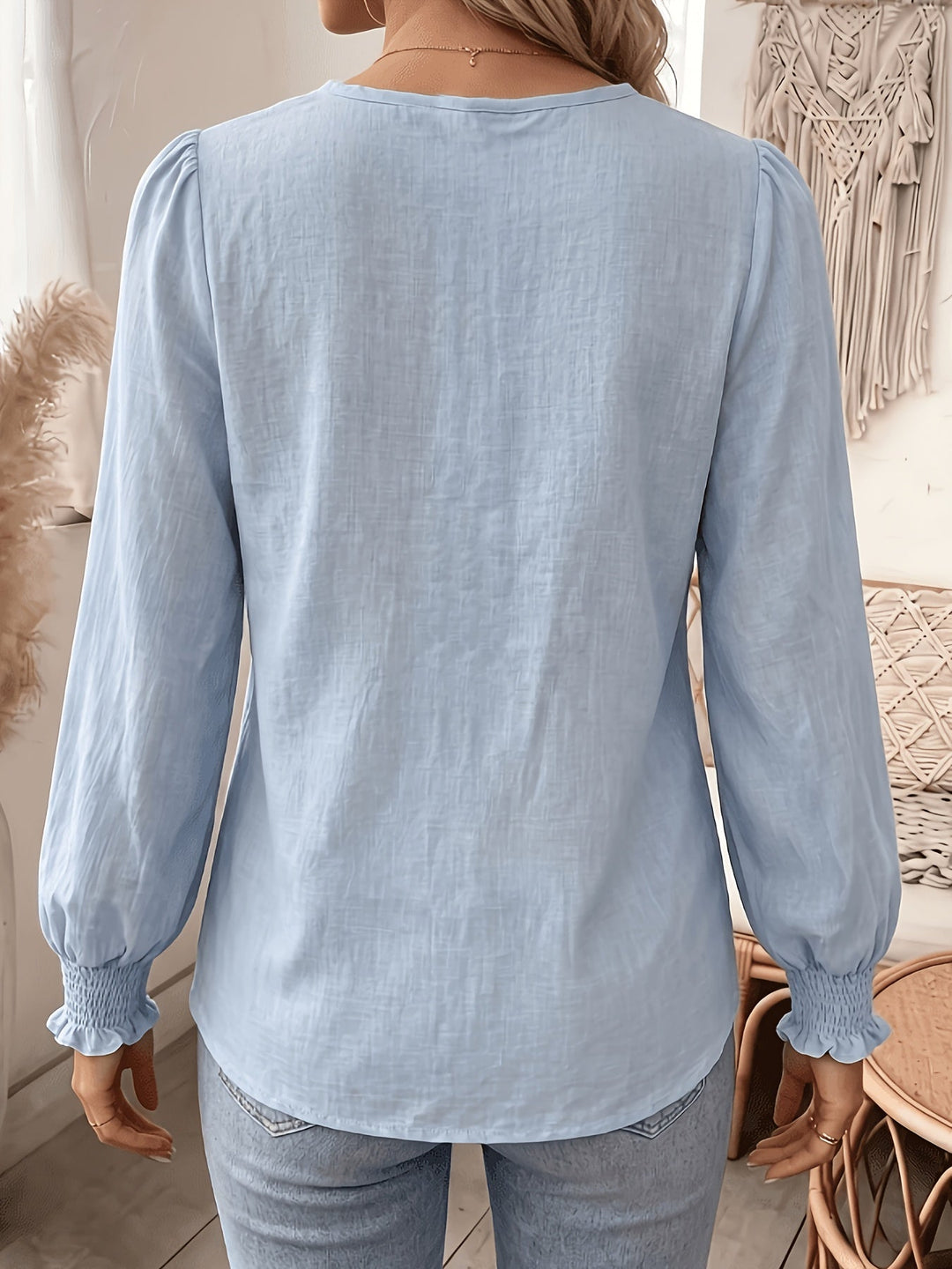 Delia | Broderad V-ringad Blus