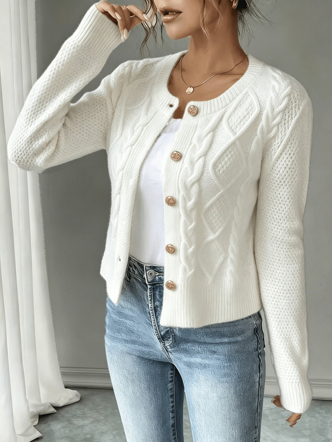 Eleanora | Kabelstickad Knäpp-Front Cardigan
