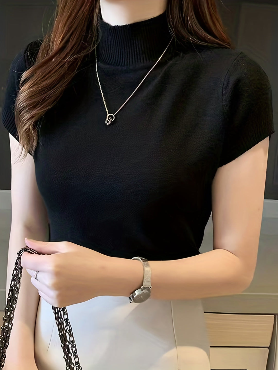 Della | Finstilt Mock-Neck Top