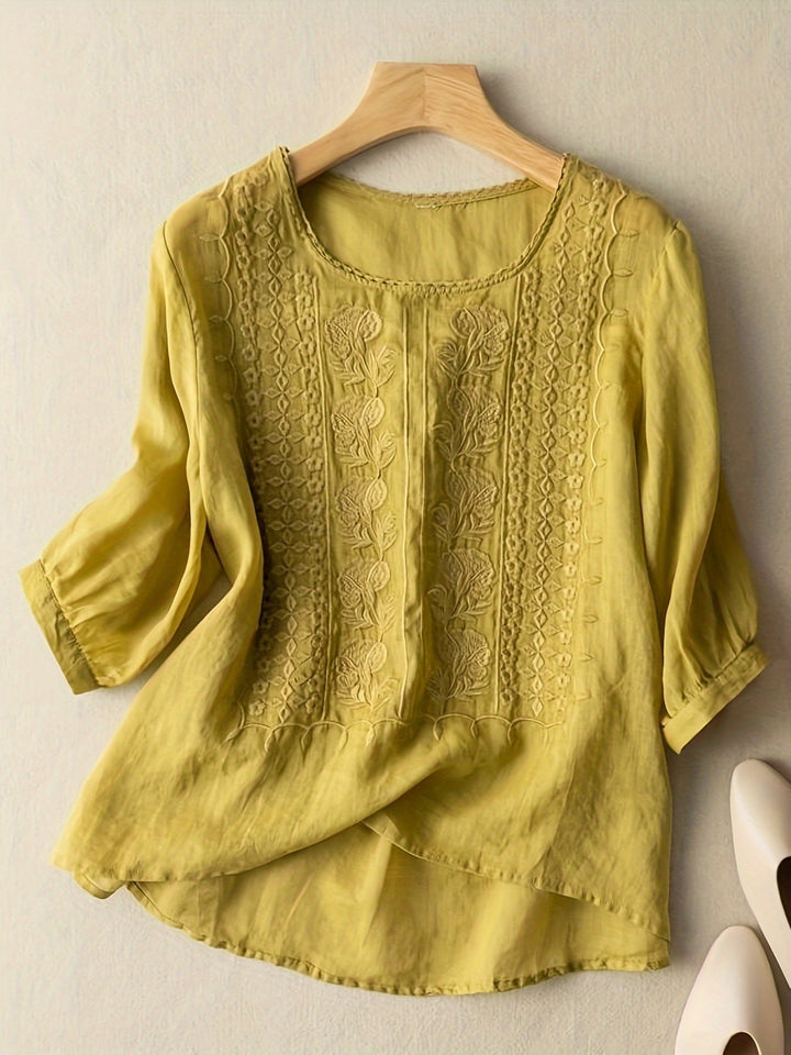 Susannah | Broderad Blus med Rundad Halsringning