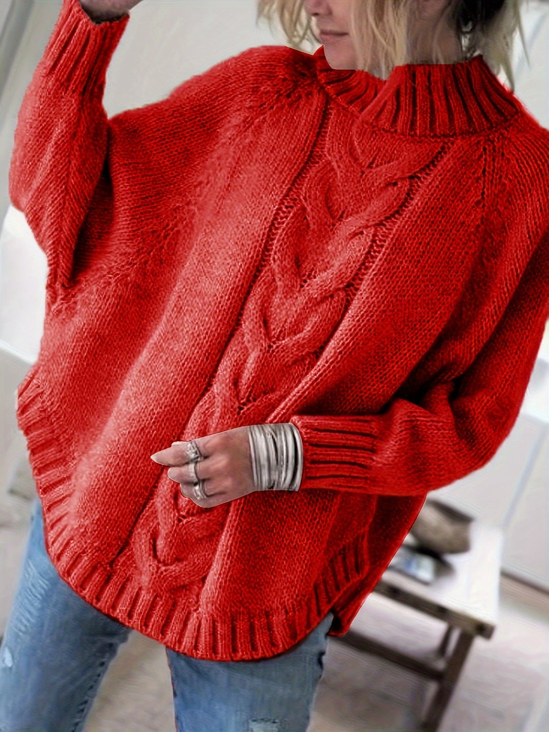 Corinne | Mysig Höghalssweater i Kabelstickning