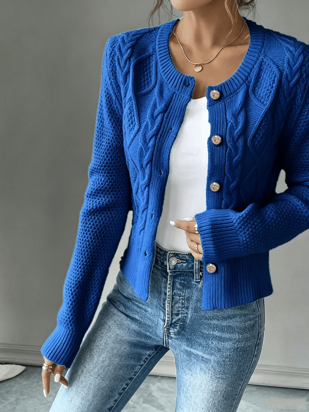 Eleanora | Kabelstickad Knäpp-Front Cardigan