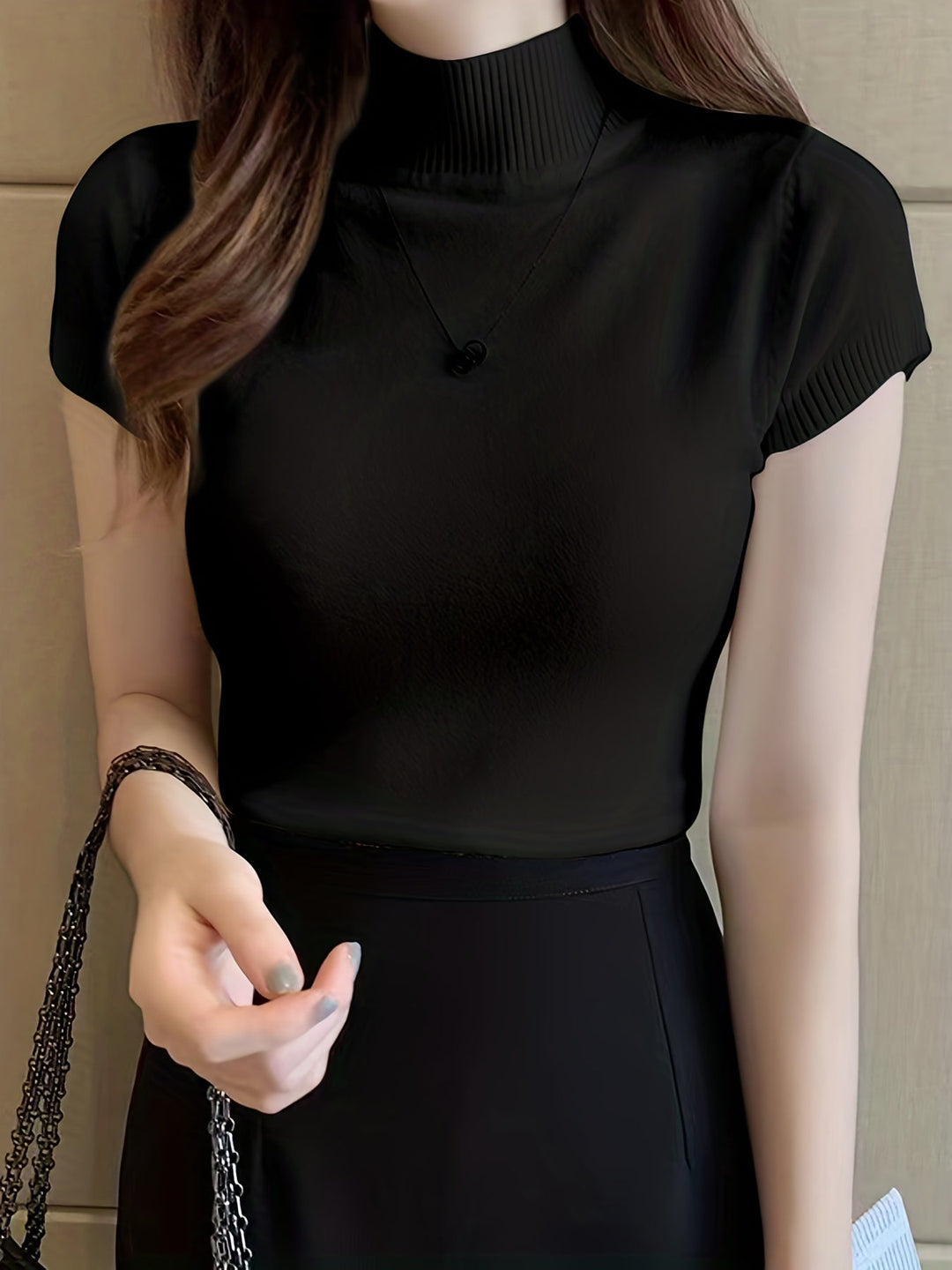 Della | Finstilt Mock-Neck Top