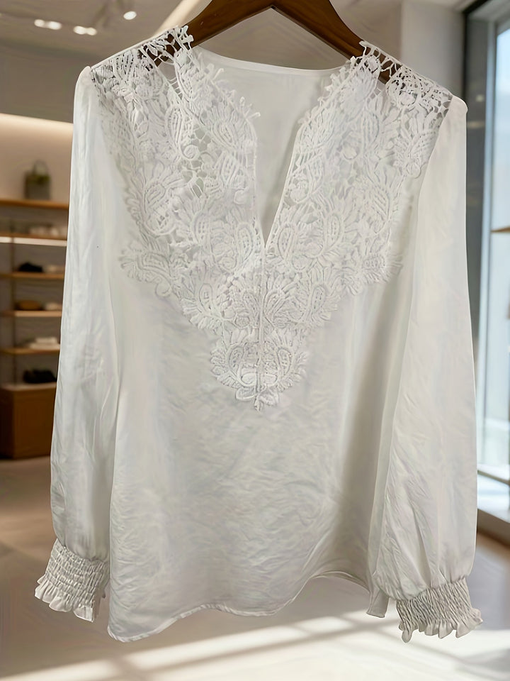 Delia | Broderad V-ringad Blus