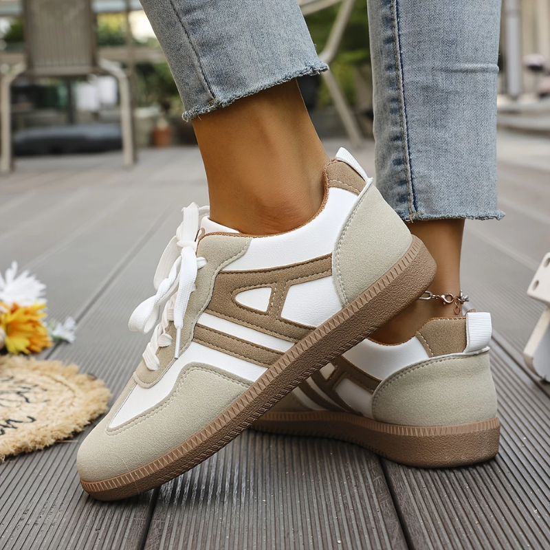 Crystal | Stödjande sneakers med bred tå