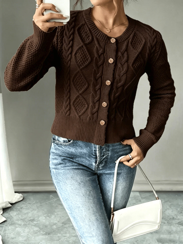 Eleanora | Kabelstickad Knäpp-Front Cardigan