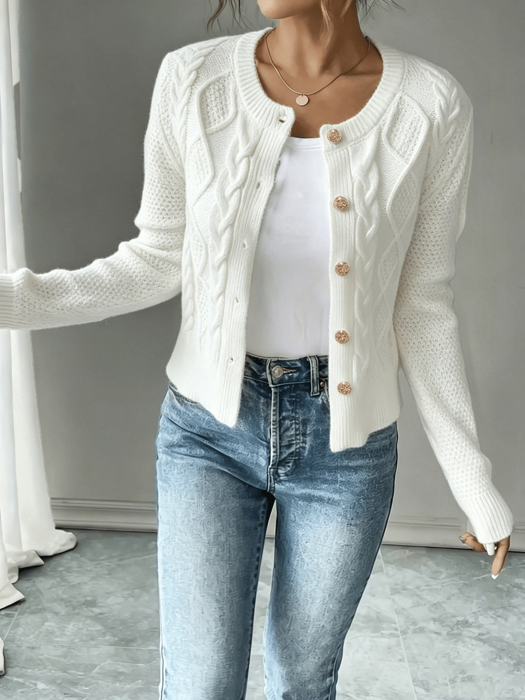 Eleanora | Kabelstickad Knäpp-Front Cardigan
