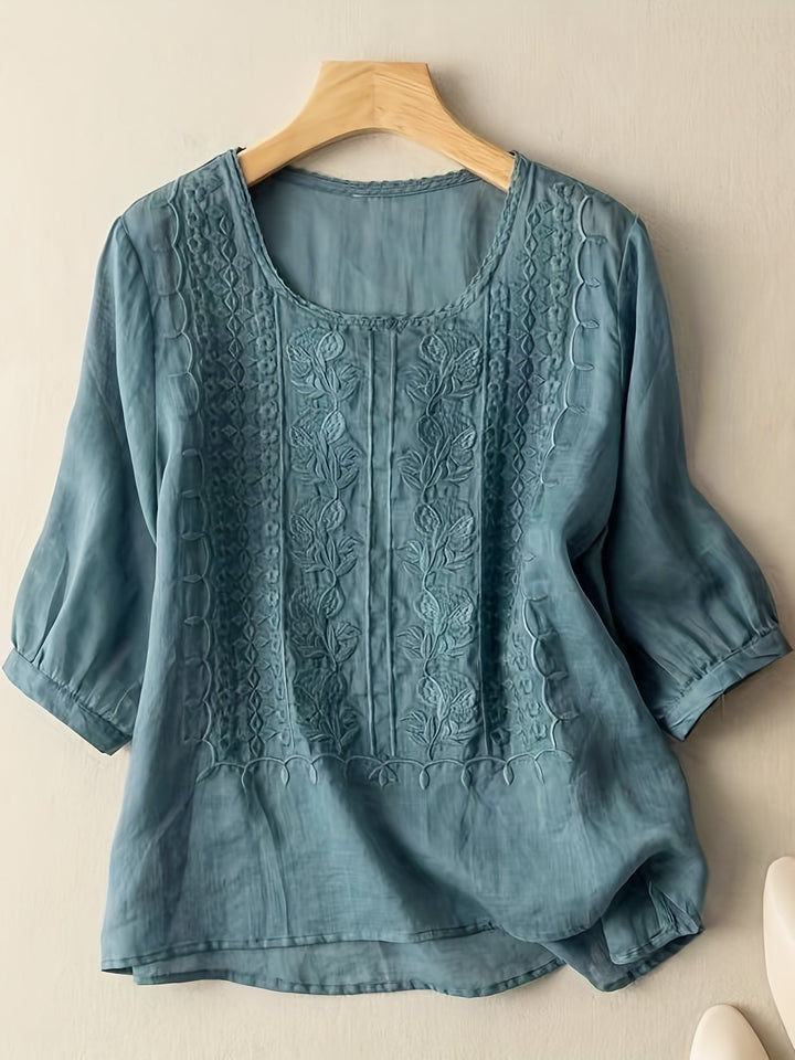 Susannah | Broderad Blus med Rundad Halsringning