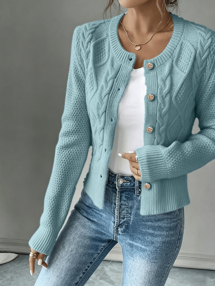 Eleanora | Kabelstickad Knäpp-Front Cardigan