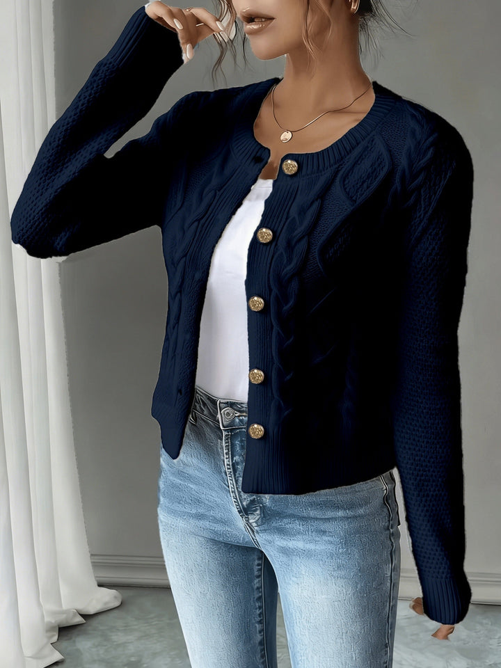 Eleanora | Kabelstickad Knäpp-Front Cardigan