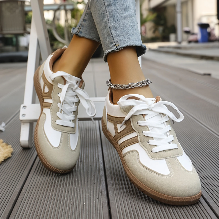 Crystal | Stödjande sneakers med bred tå