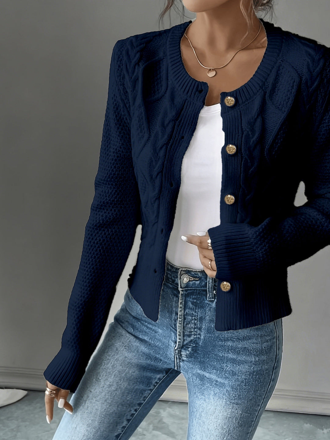 Eleanora | Kabelstickad Knäpp-Front Cardigan