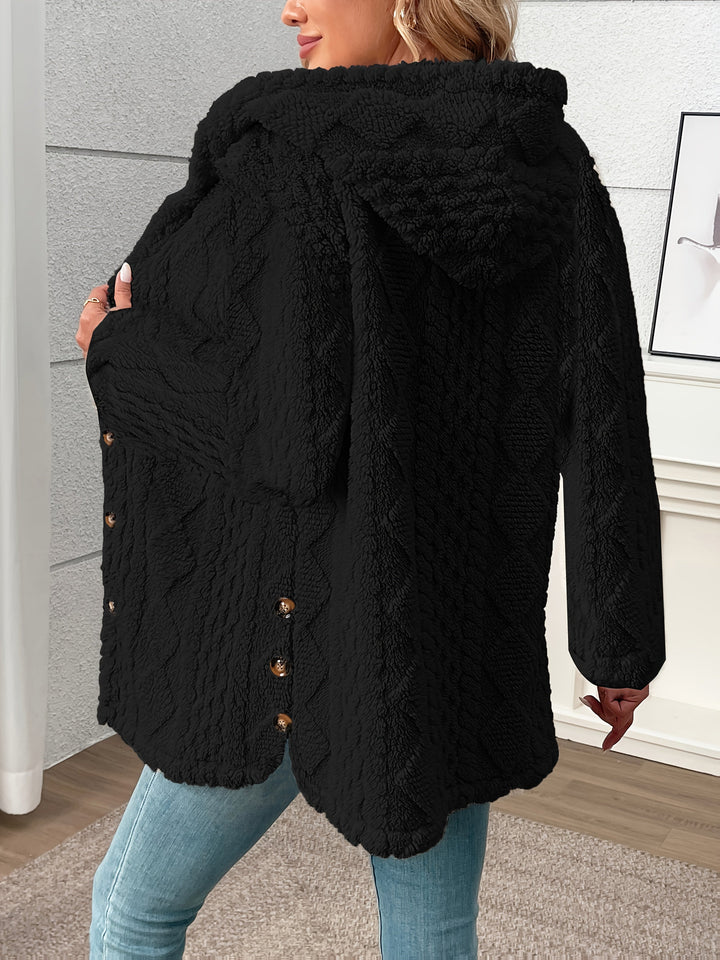 Roberta | Texturerad Knapplång Kappa