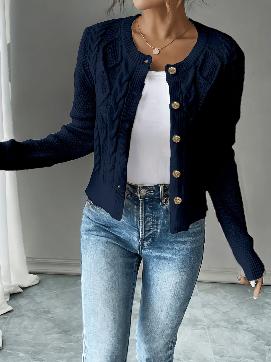 Eleanora | Kabelstickad Knäpp-Front Cardigan