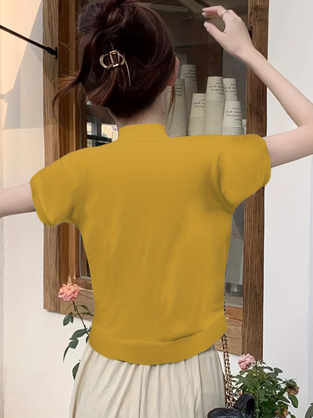 Della | Finstilt Mock-Neck Top