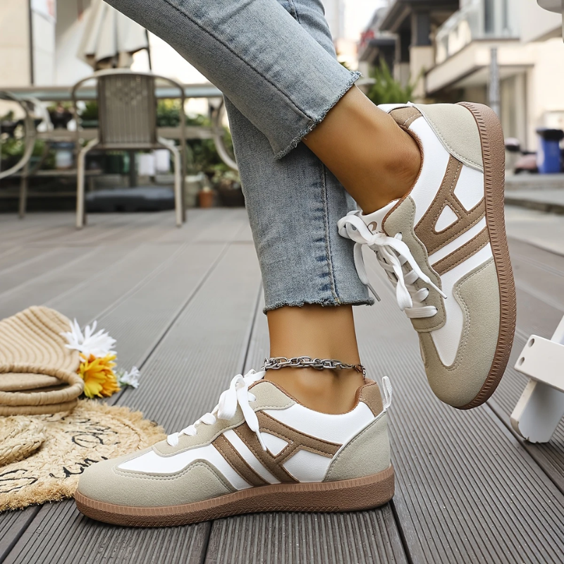 Crystal | Stödjande sneakers med bred tå