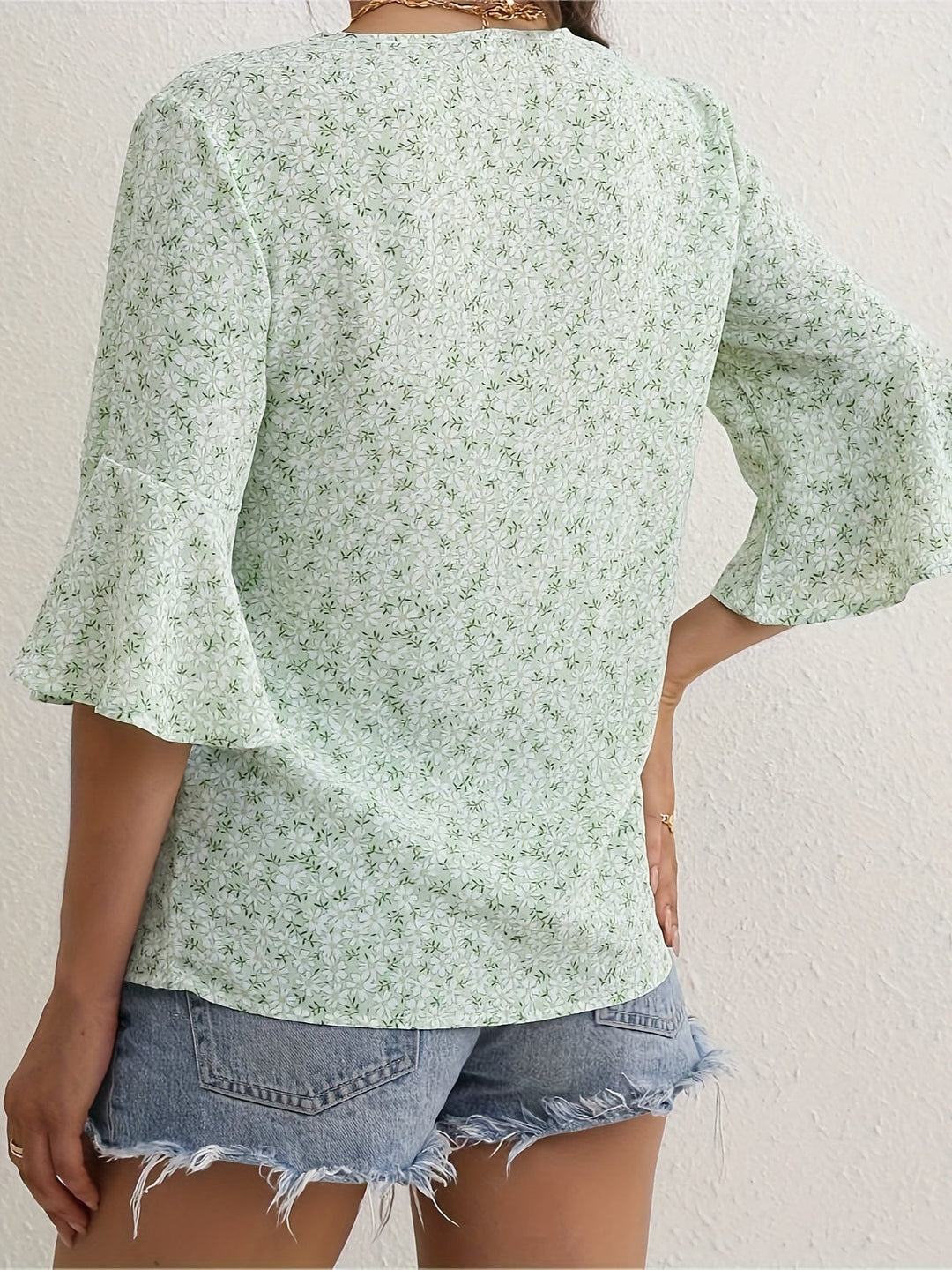 Lorraine | Blus med Blommig Volangärm
