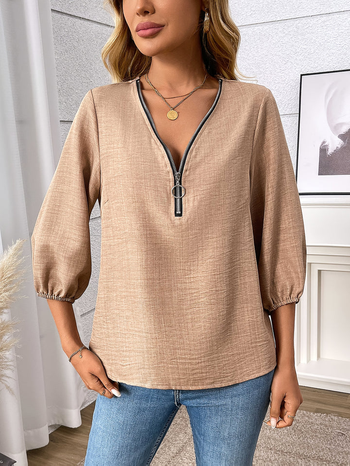 Claudia | Zip-Front V-Neck Blus