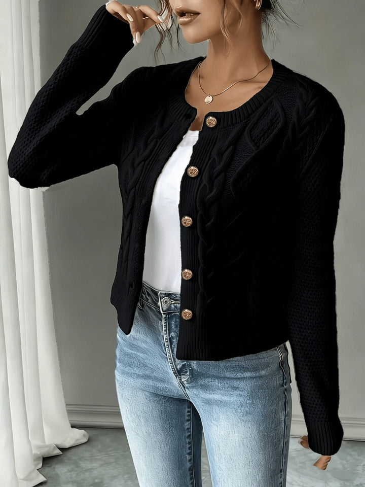 Eleanora | Kabelstickad Knäpp-Front Cardigan