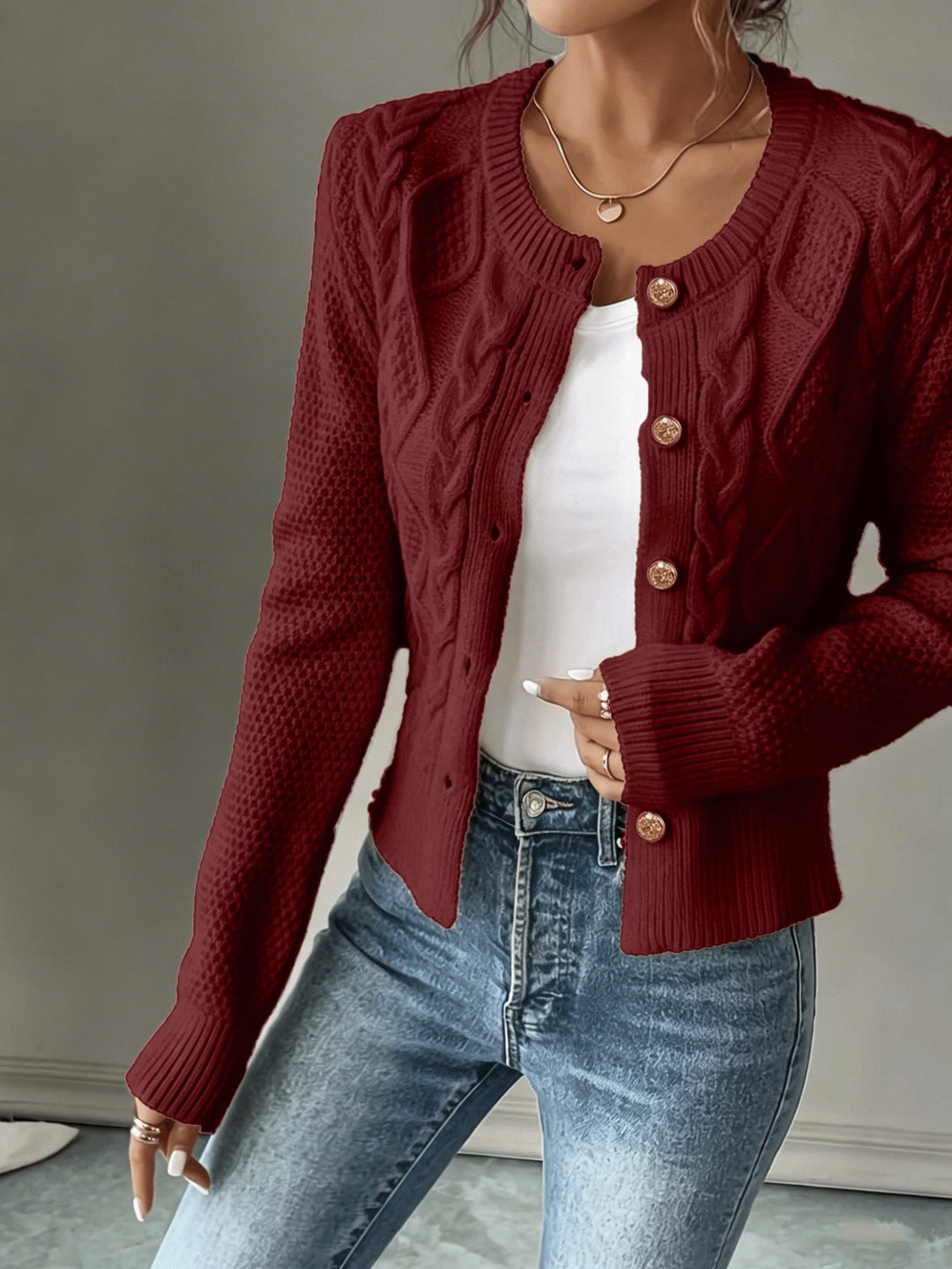 Eleanora | Kabelstickad Knäpp-Front Cardigan