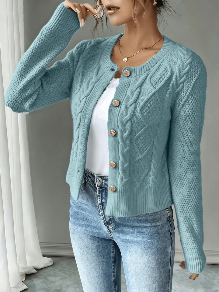 Eleanora | Kabelstickad Knäpp-Front Cardigan