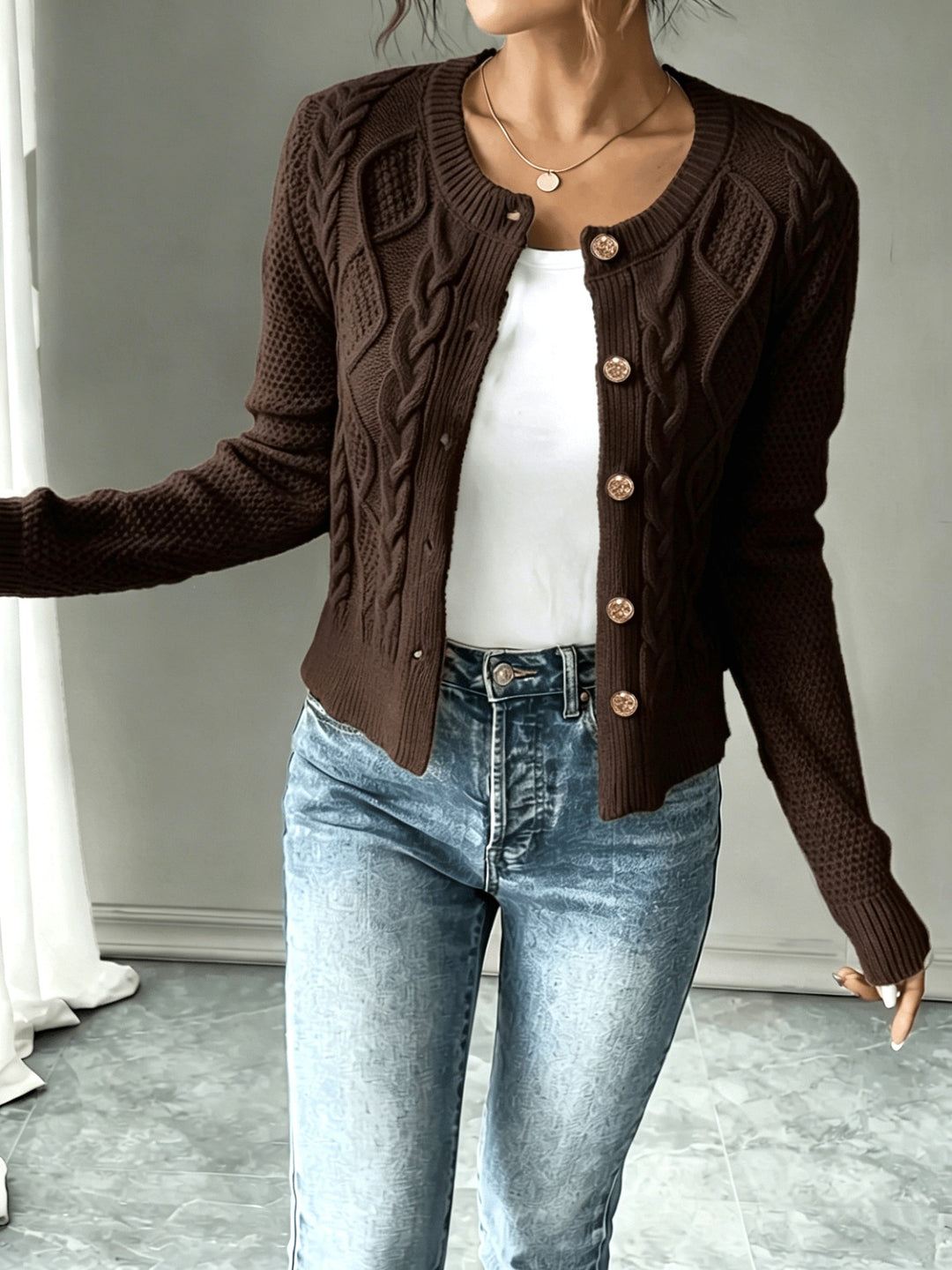 Eleanora | Kabelstickad Knäpp-Front Cardigan