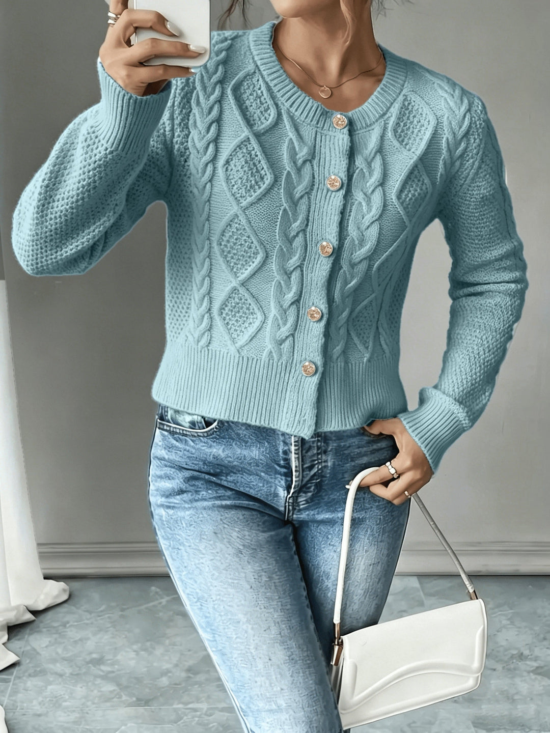 Eleanora | Kabelstickad Knäpp-Front Cardigan