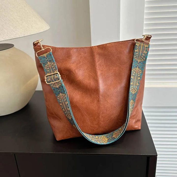 Sophia | Elegant Axeltote