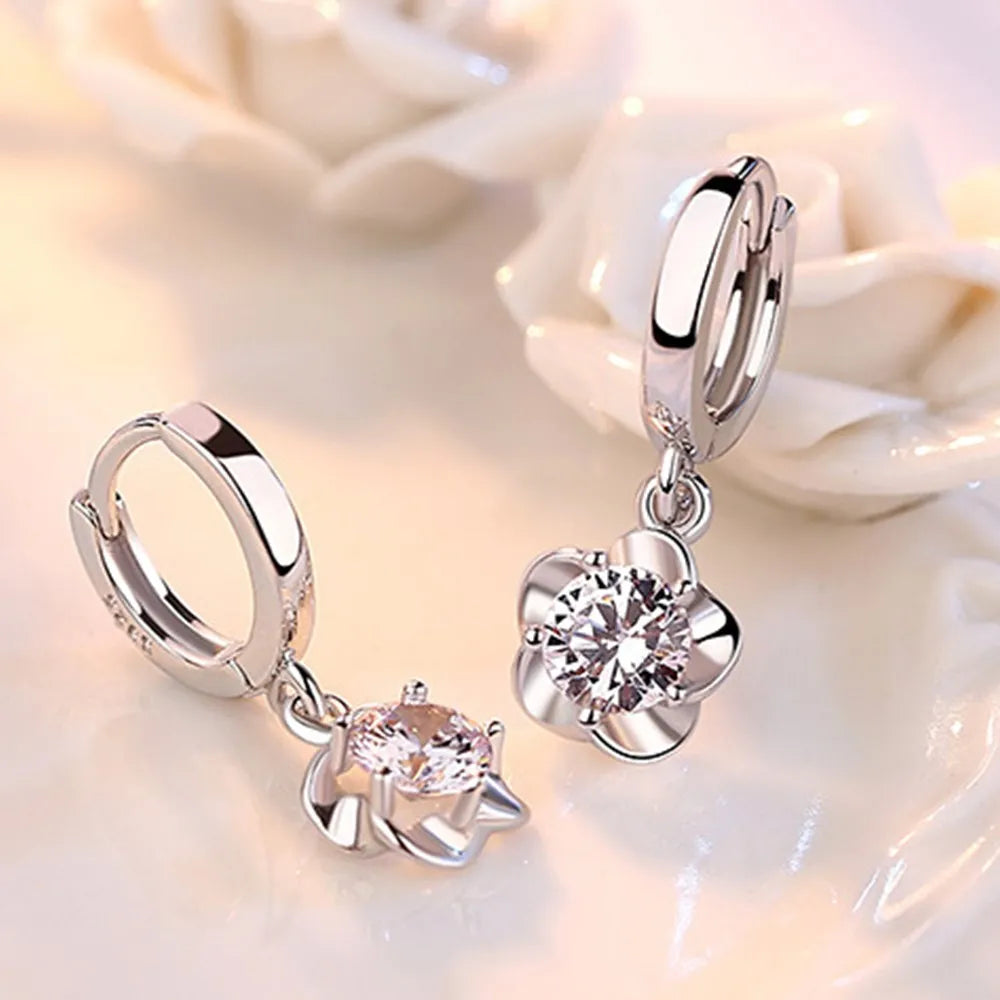 Bethany | Elegant Runda och Vita Zirkonörhängen