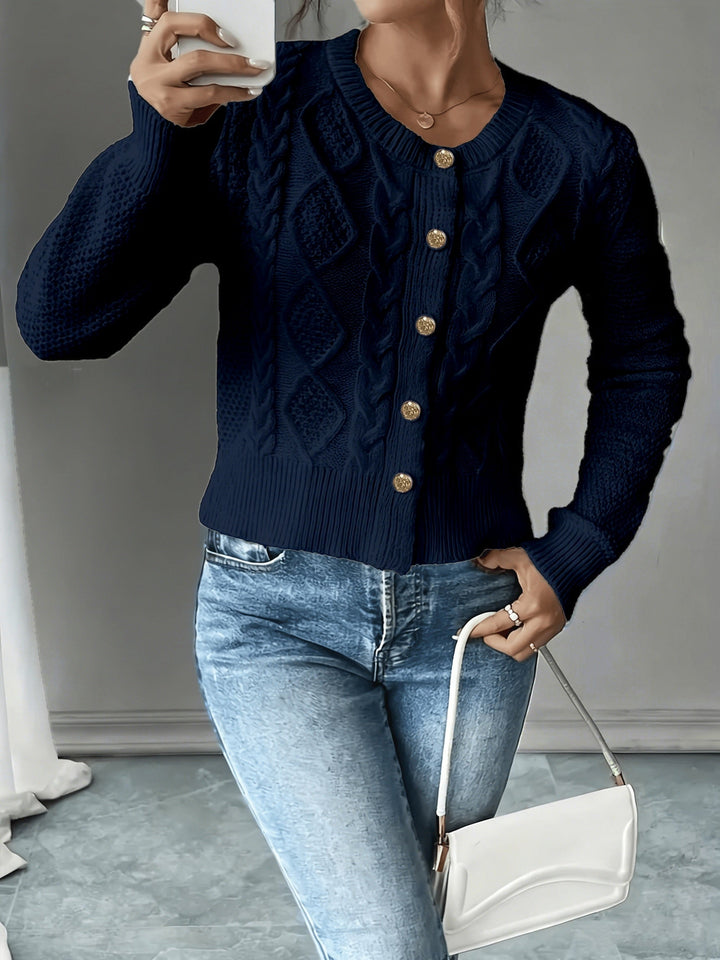 Eleanora | Kabelstickad Knäpp-Front Cardigan