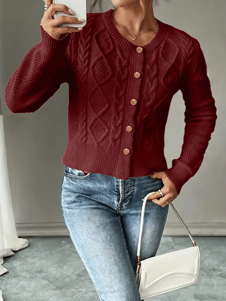 Eleanora | Kabelstickad Knäpp-Front Cardigan