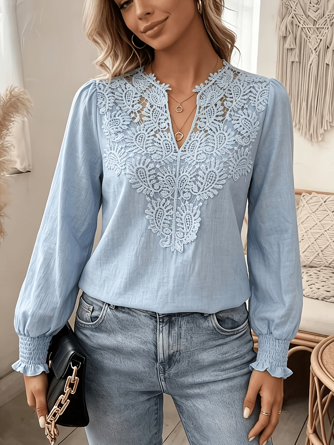 Delia | Broderad V-ringad Blus
