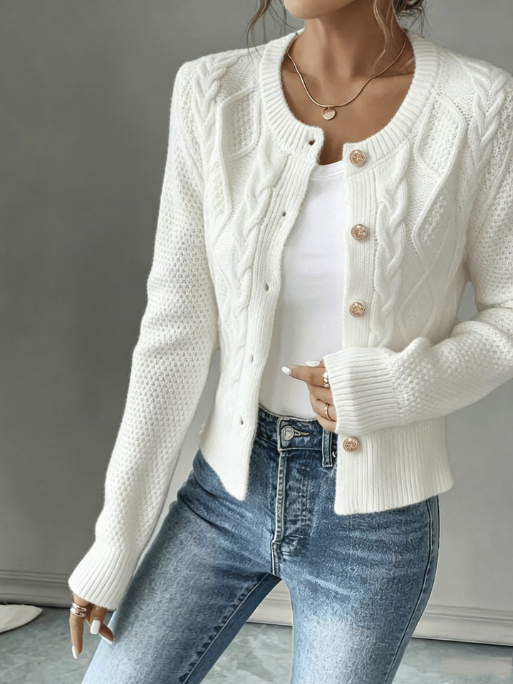 Eleanora | Kabelstickad Knäpp-Front Cardigan