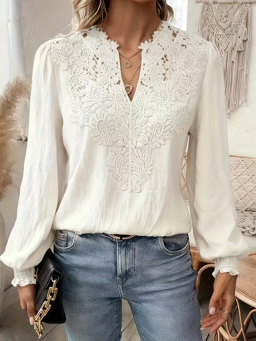 Delia | Broderad V-ringad Blus
