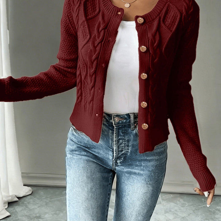 Eleanora | Kabelstickad Knäpp-Front Cardigan