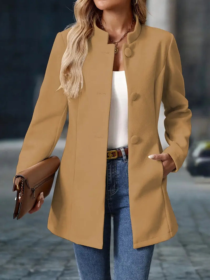 Juliette | Elegant Kappa med Ståkrage och Knappar