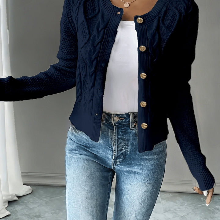 Eleanora | Kabelstickad Knäpp-Front Cardigan
