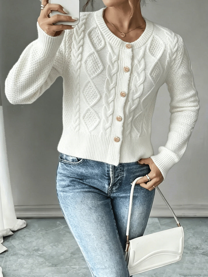Eleanora | Kabelstickad Knäpp-Front Cardigan