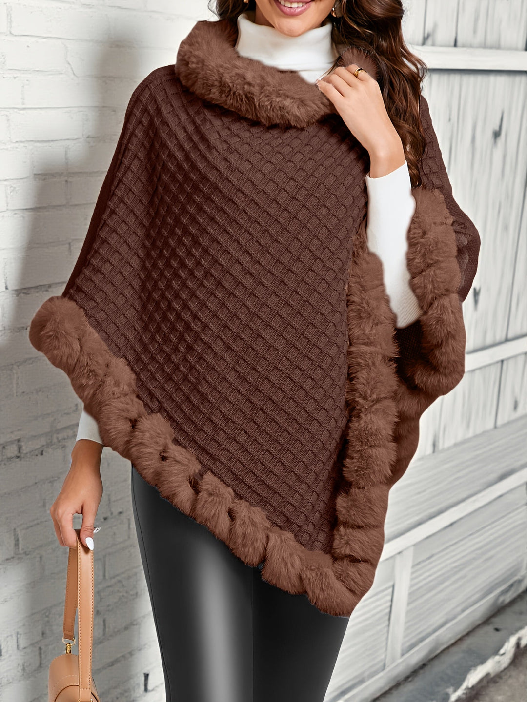 Willow | Mysig Poncho med Fuskpäls